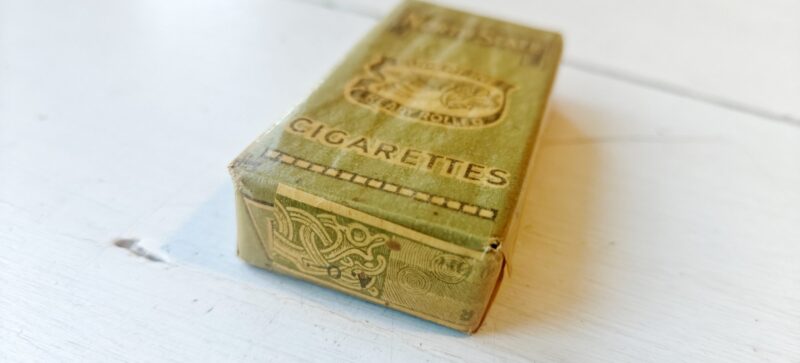 North State Cigarettes - Gammel pakke med indhold